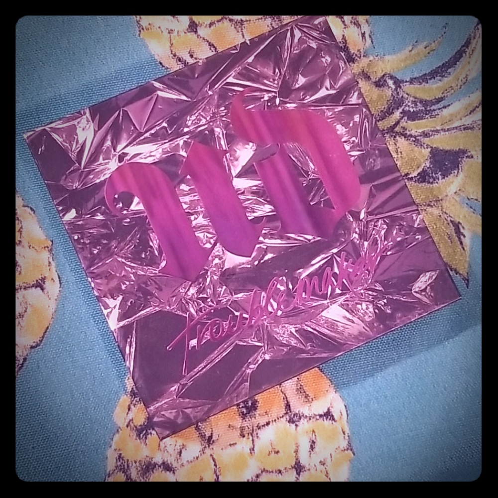 Urban Decay Troublemaker Palette